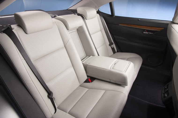 2013 Lexus ES 300h Hybrid Sedan Rear Seats Picture