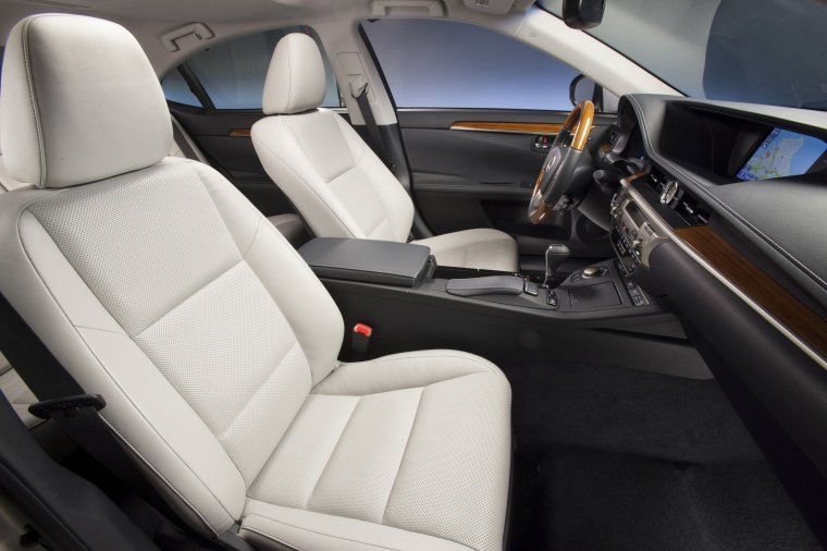 2014 Lexus ES 300h Hybrid Sedan Front Seats Picture