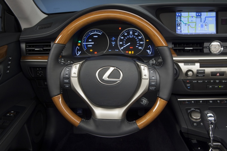 2015 Lexus ES 300h Hybrid Sedan Cockpit Picture
