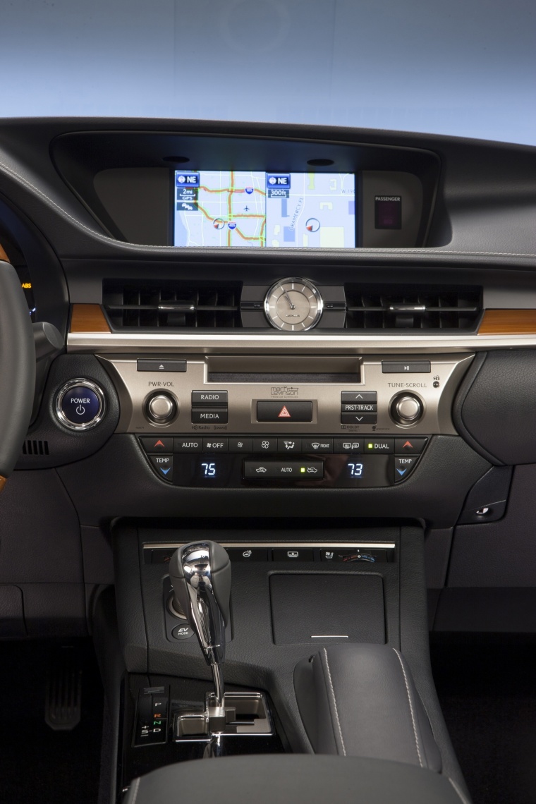 2015 Lexus ES 300h Hybrid Sedan Center Stack Picture