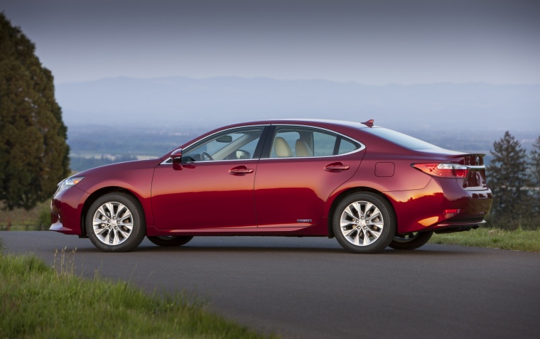 2015 Lexus ES 300h Hybrid Sedan Picture