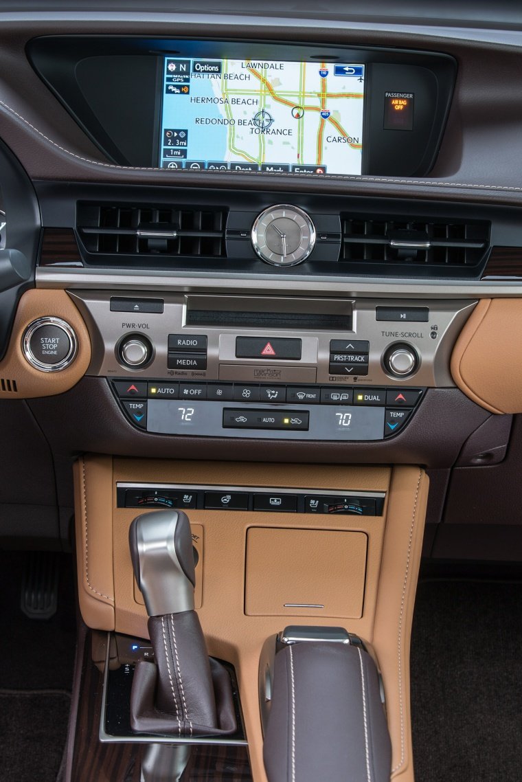 2016 Lexus ES 350 Sedan Center Stack Picture