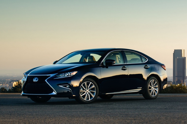 2016 Lexus ES 300h Sedan Picture