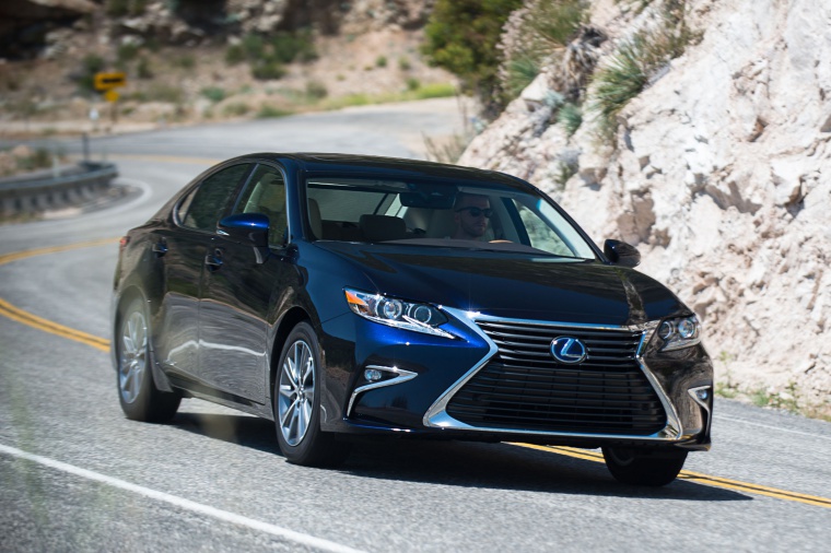 2016 Lexus ES 300h Sedan Picture