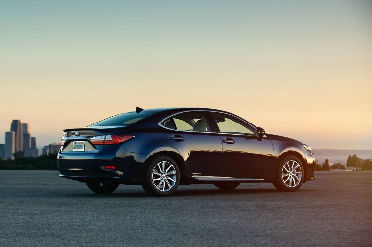 2017 Lexus ES 300h Sedan Picture