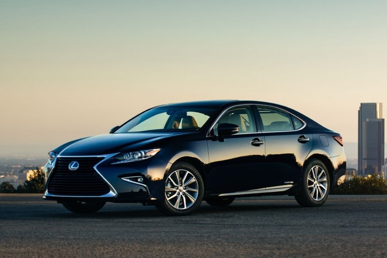 2017 Lexus ES 300h Sedan Picture