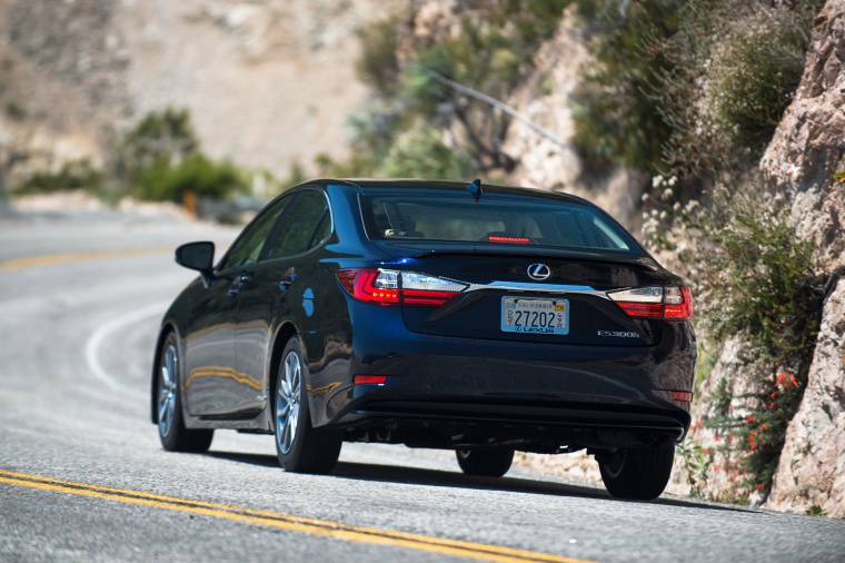 2017 Lexus ES 300h Sedan Picture