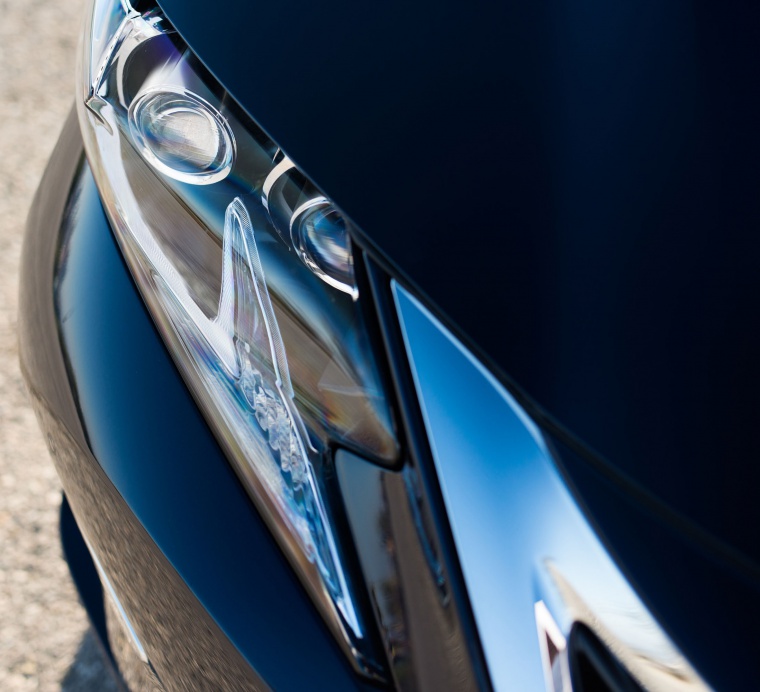 2017 Lexus ES 300h Sedan Headlight Picture