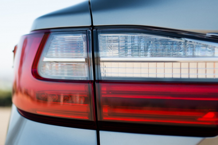 2018 Lexus ES 350 Sedan Tail Light Picture