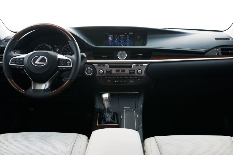 2018 Lexus ES 350 Sedan Cockpit Picture