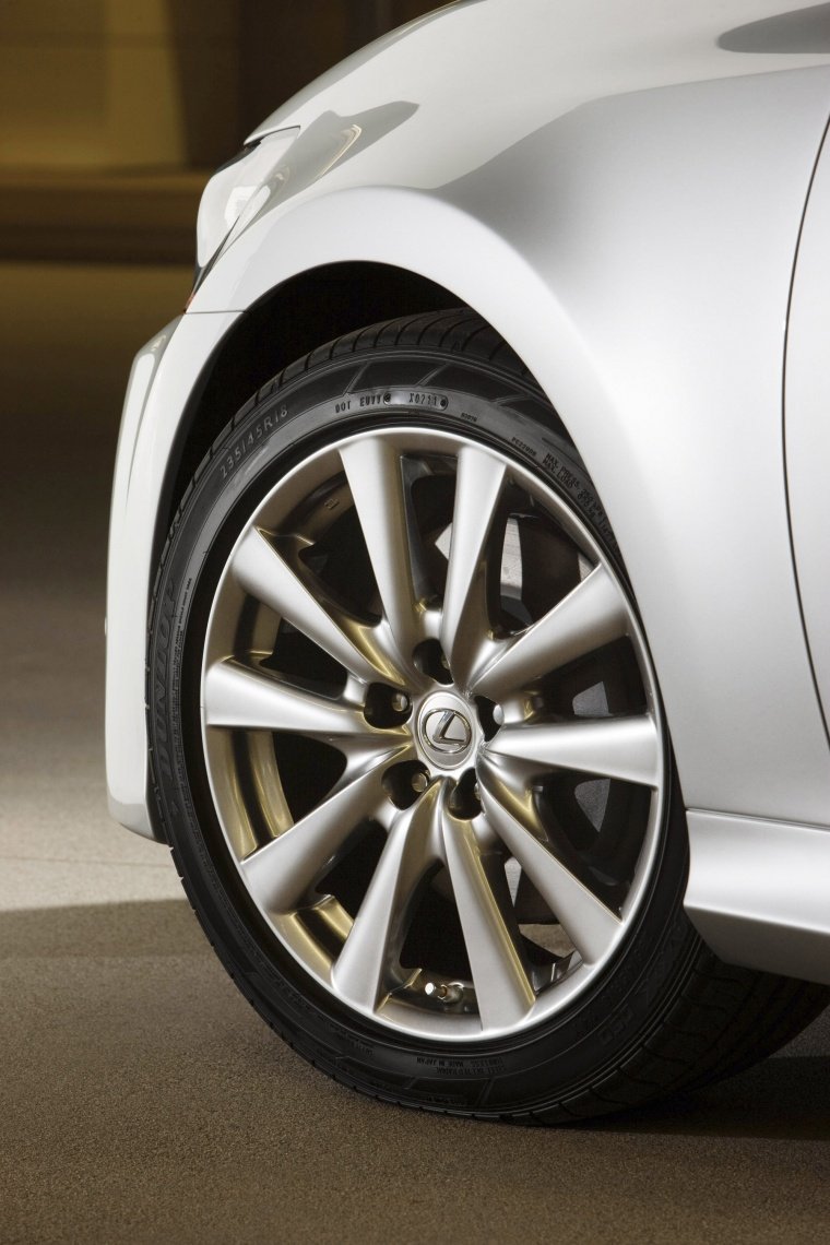 2014 Lexus GS 450h Hybrid Sedan Tail Light Picture