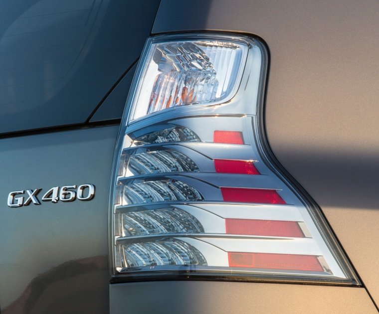 2016 Lexus GX460 Tail Light Picture