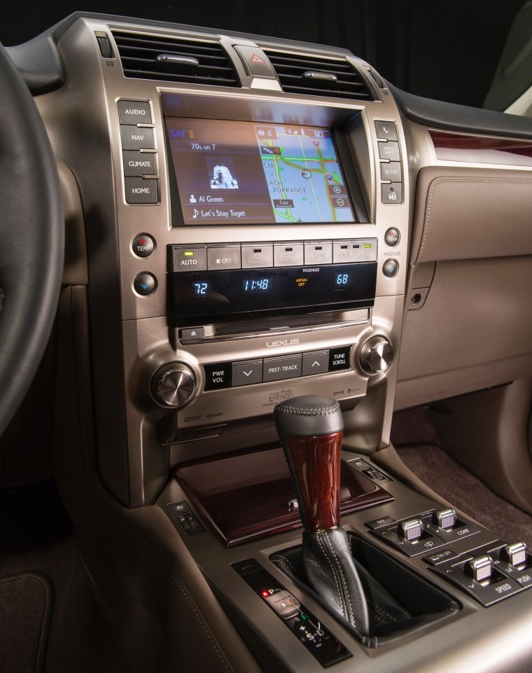2016 Lexus GX460 Center Stack Picture
