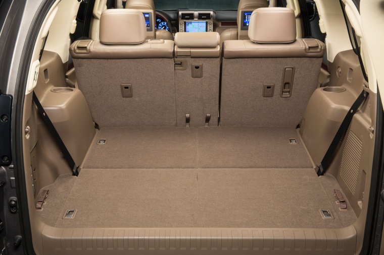 2017 Lexus GX460 Trunk Picture