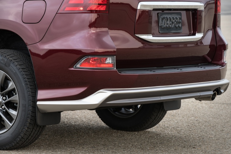 2018 Lexus GX460 Sport Design Package Exhaust Tip Picture