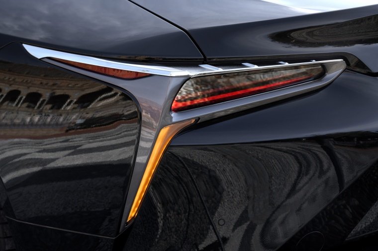 2018 Lexus LC 500h Coupe Tail Light Picture