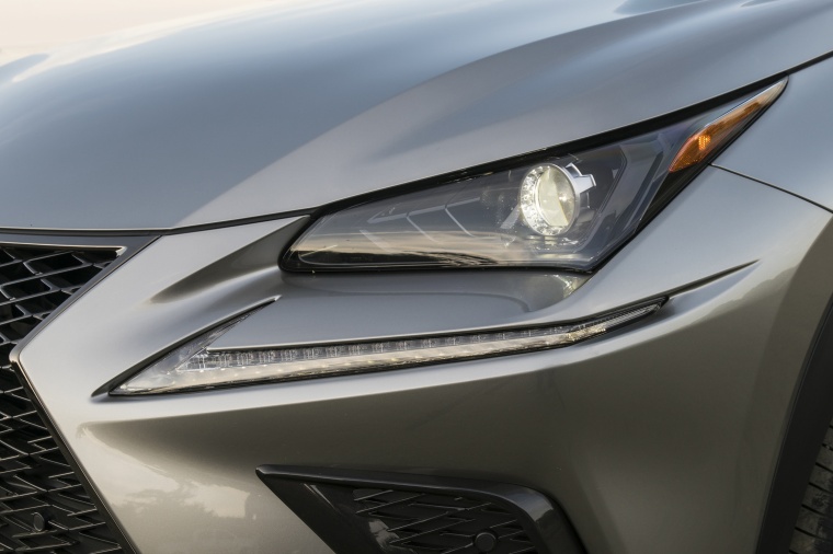 2018 Lexus NX300 Headlight Picture