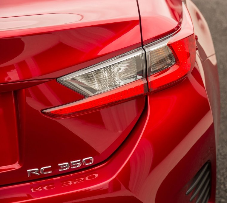 2017 Lexus RC350 F-Sport Tail Light Picture