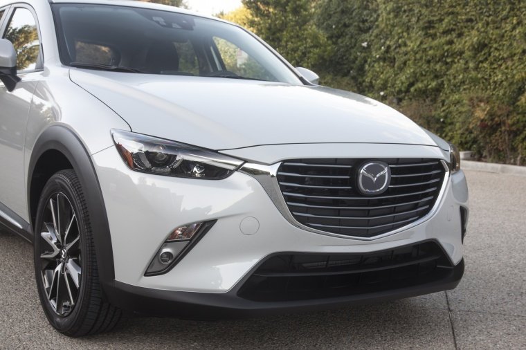 2017 Mazda CX-3 AWD Headlights Picture