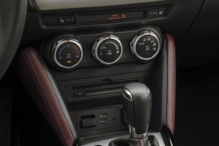 2018 Mazda CX-3 Center Stack Picture