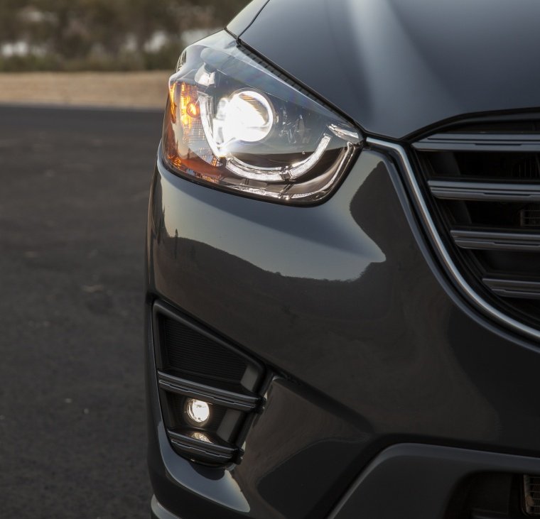 2016 Mazda CX-5 Headlight Picture