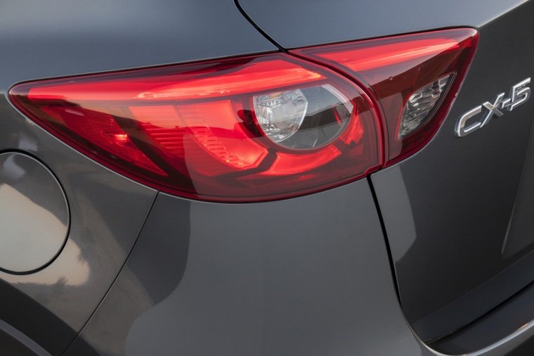 2016 Mazda CX-5 Tail Light Picture