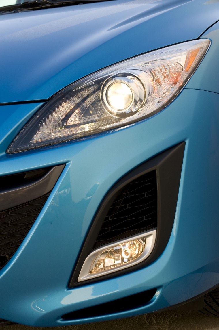 2011 Mazda 3s Hatchback Headlight Picture