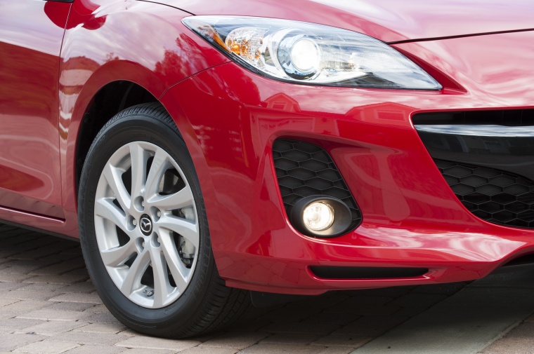 2013 Mazda 3i Sedan Headlight Picture
