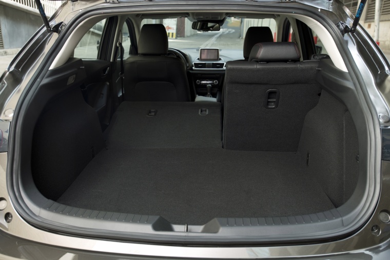 2015 Mazda Mazda3 Hatchback Trunk Picture