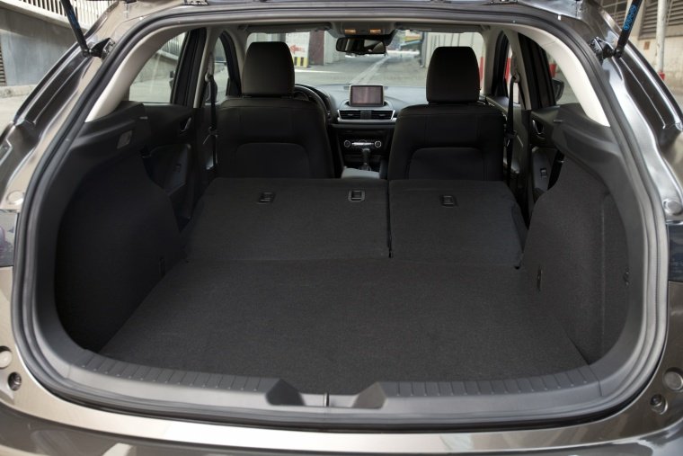 2016 Mazda Mazda3 Hatchback Trunk Picture