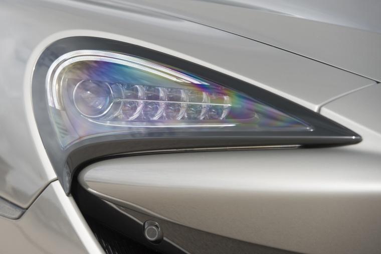 2016 McLaren 570S Coupe Headlight Picture