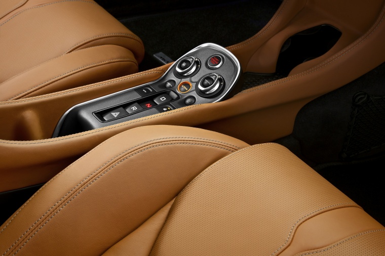 2016 McLaren 570S Coupe Center Console Picture