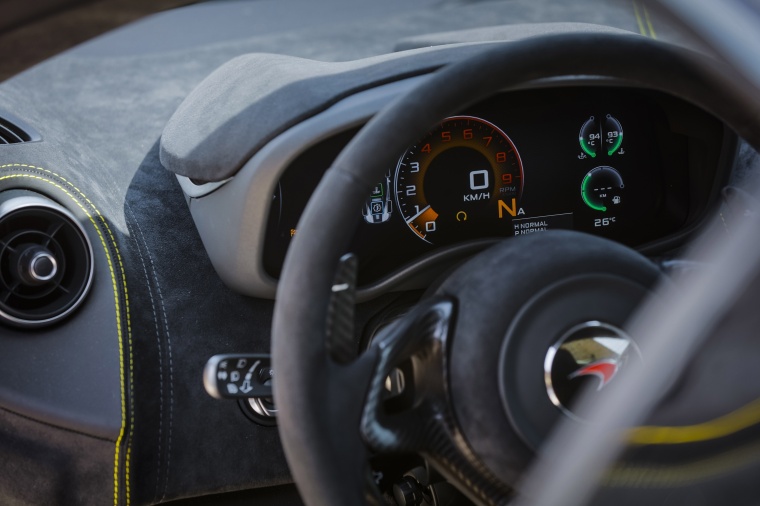 2018 McLaren 570S Spider Gauges Picture