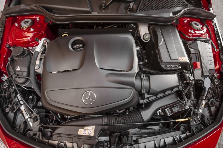 2015 Mercedes-Benz CLA250 2.0-liter turbocharged 4-cylinder Engine Picture