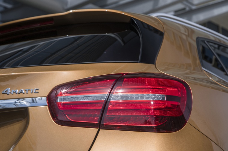 2019 Mercedes-Benz GLA 250 4MATIC Tail Light Picture