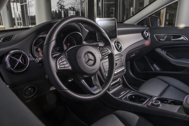 2019 Mercedes-Benz GLA 250 4MATIC Interior Picture