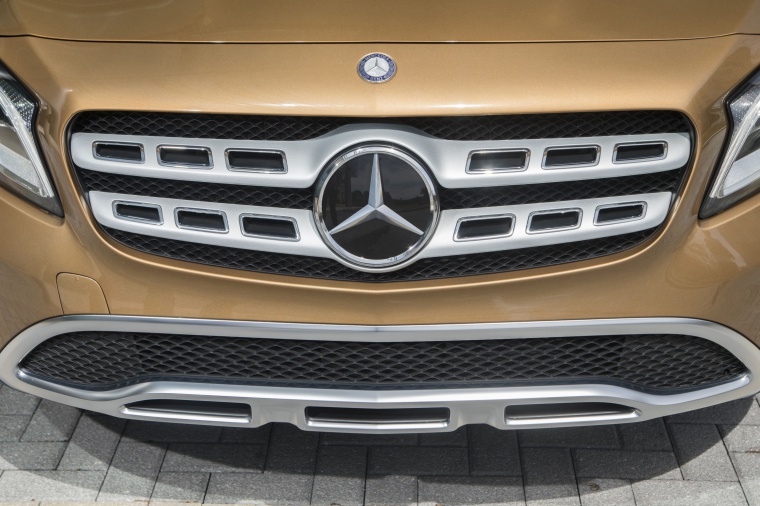 2020 Mercedes-Benz GLA 250 4MATIC Grille Picture