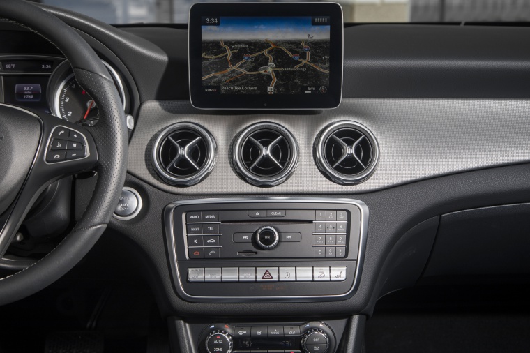 2020 Mercedes-Benz GLA 250 4MATIC Center Stack Picture