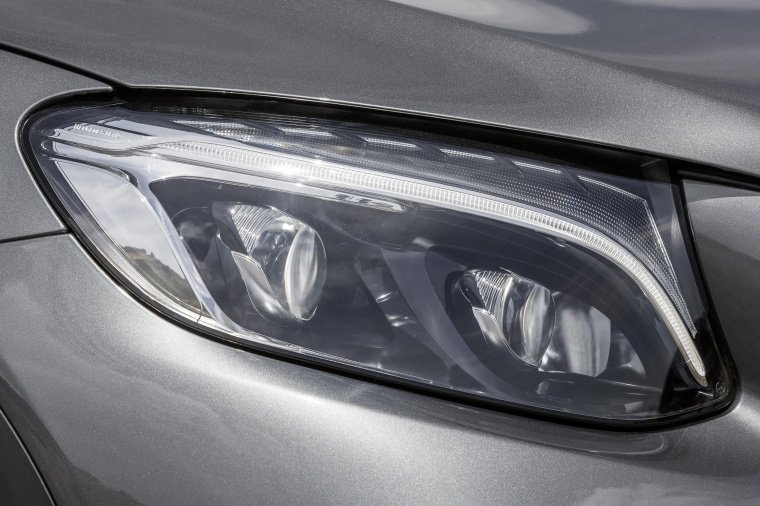 2016 Mercedes-Benz GLC-Class Headlight Picture