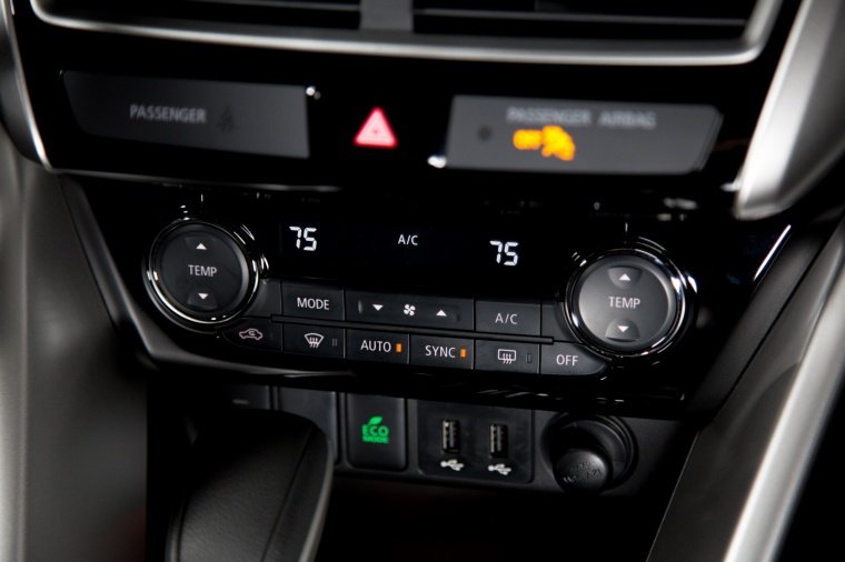 2019 Mitsubishi Eclipse Cross SEL S-AWC Center Stack Picture