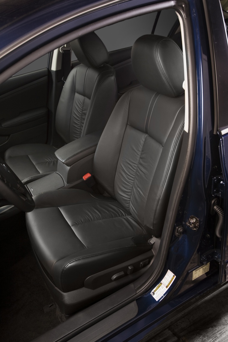 2010 Nissan Altima Sedan Front Seats Picture