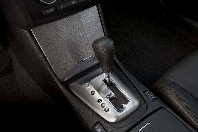 2010 Nissan Altima Sedan Center Console Picture