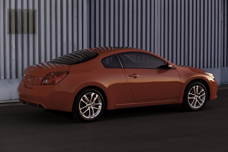 2010 Nissan Altima Coupe 3.5 SR Picture