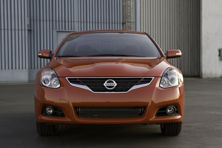 2010 Nissan Altima Coupe 3.5 SR Picture