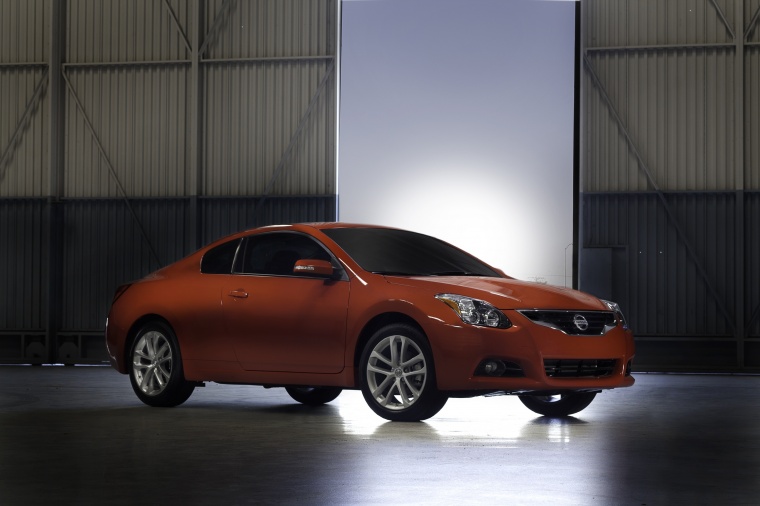 2010 Nissan Altima Coupe 3.5 SR Picture