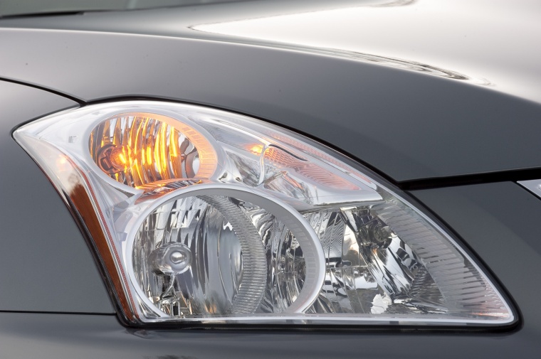 2010 Nissan Altima Hybrid Headlight Picture