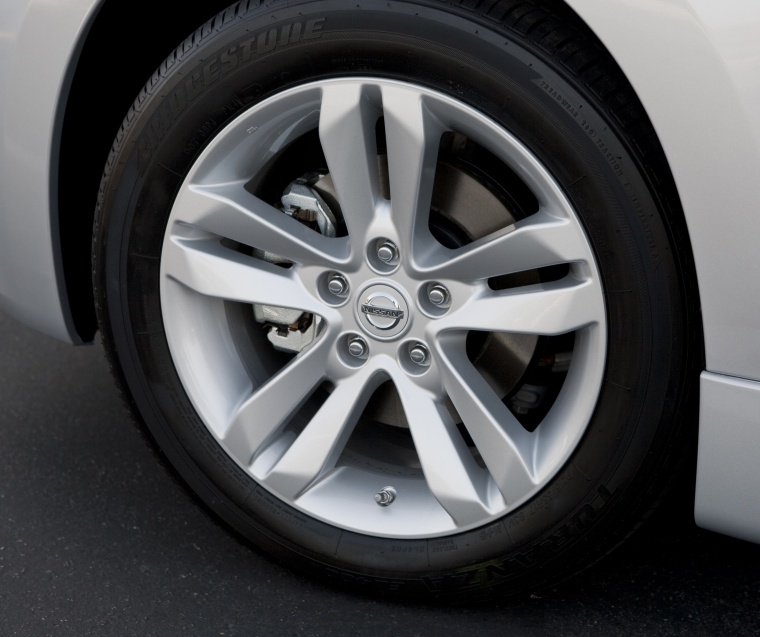 2011 Nissan Altima 3.5 SR Rim Picture