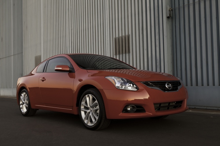 2011 Nissan Altima Coupe 3.5 SR Picture