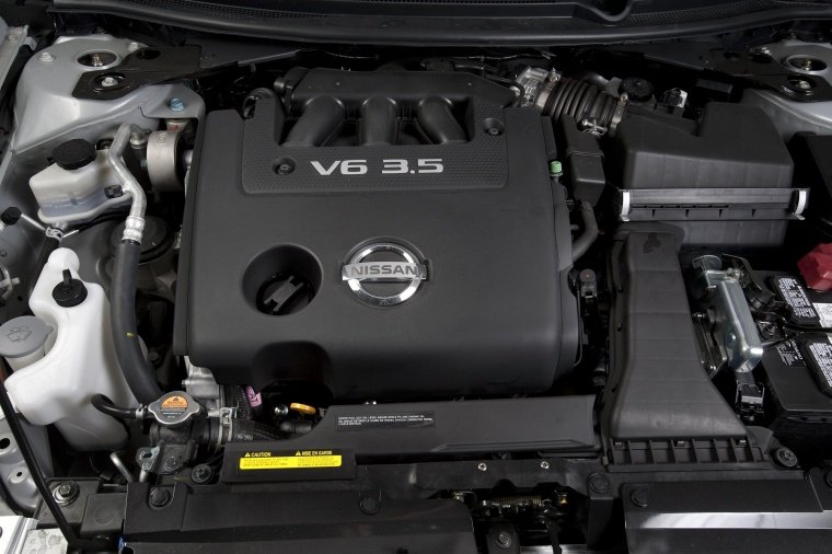 2012 Nissan Altima 3.5-liter V6 Engine Picture