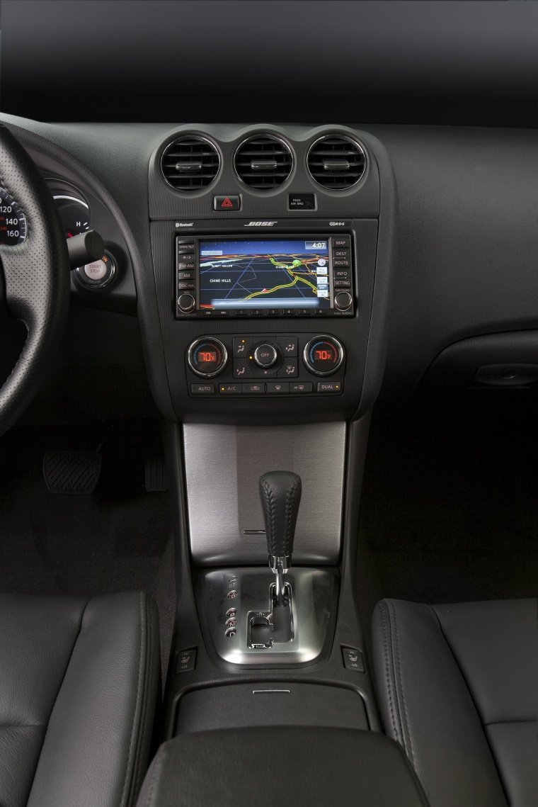2012 Nissan Altima Sedan Center Stack Picture